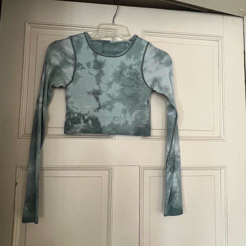 Lululemon Tie-Dye Long Sleeve Cropped Top